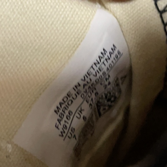 Converse - Picture 3 of 3